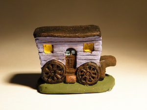 Roulotte de Gitan Mauve au format puce (2cm)