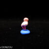 Flamant rose sur une patte