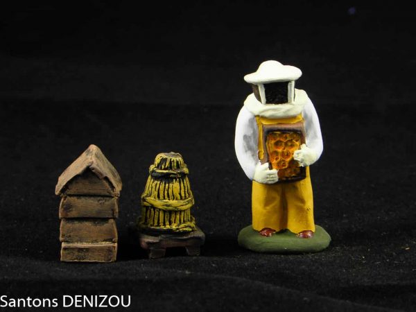 Apiculteur et 2 ruches en 4 cm
