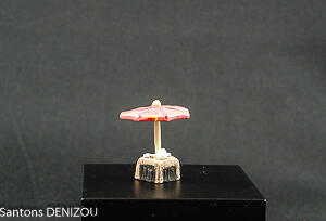 Table de café et parasol Puce
