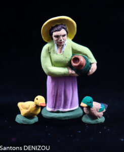 Santon de femme à la cruche de 4cm