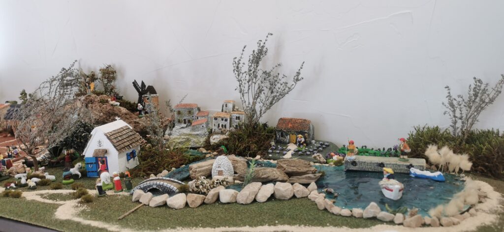 Crèche de santons puces de 2cm