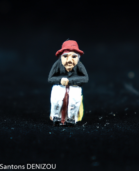 santon de 2 cm pour crèche puce