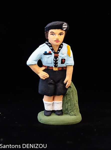 Santon de guide -scout fille en 7 cm
