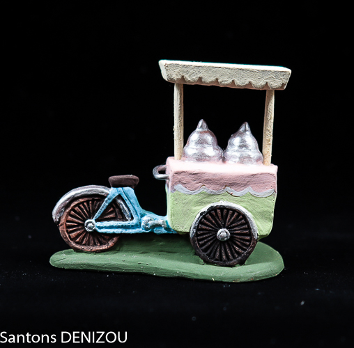 Santon de 4 cm de triporteur de glacier pour crèche de Noël