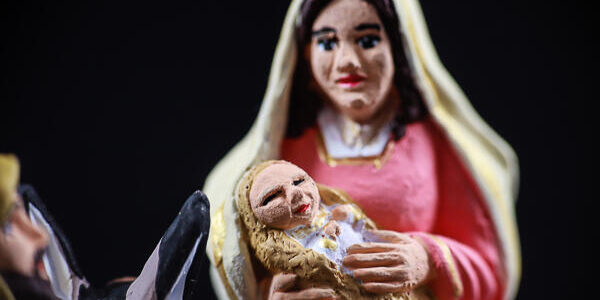 Santons de 7cm en diorama représentant la fuite en Egypte