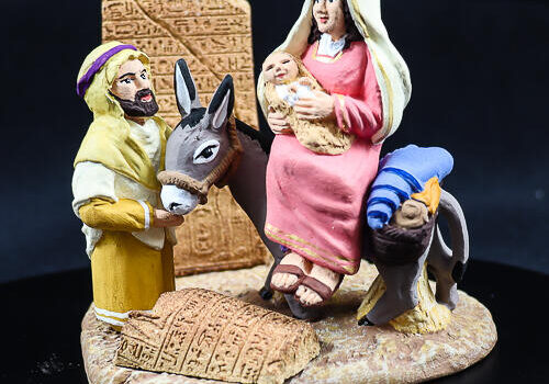 Santons de 7cm en diorama représentant la fuite en Egypte