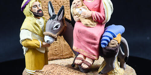 Santons de 7cm en diorama représentant la fuite en Egypte