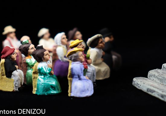 Kiosque à musique et spectateurs_2_ Puce