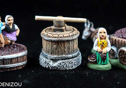 Vendangeuse pour santon puce de 2cm